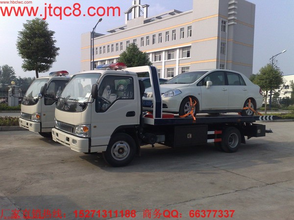平板拖車的基本屬性就是因?yàn)樗艹蔀橛脩羰种匈嶅X的工具。目前,挖機(jī)平板拖車不僅生產(chǎn)廠家多,而且社會保有量相當(dāng)大。